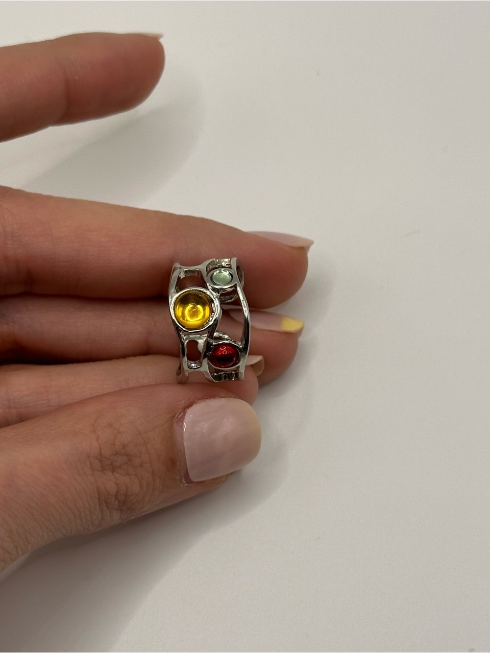 Silver Multi-Stone Statement Ring with Yellow, Red, and Green Glass Stones - Picture 3 of 6